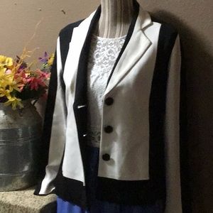 CHICOS TUXEDO withe and black blazer